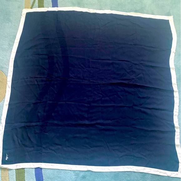 LA PERLA EXTRA LARGE 52x52 SCARF/SHAWL - Picture 4 of 4